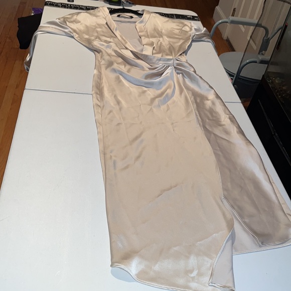 Zara XS-Small  Ivory long sleeve silky faux wrap side zip midi dress runs large - Picture 4 of 13
